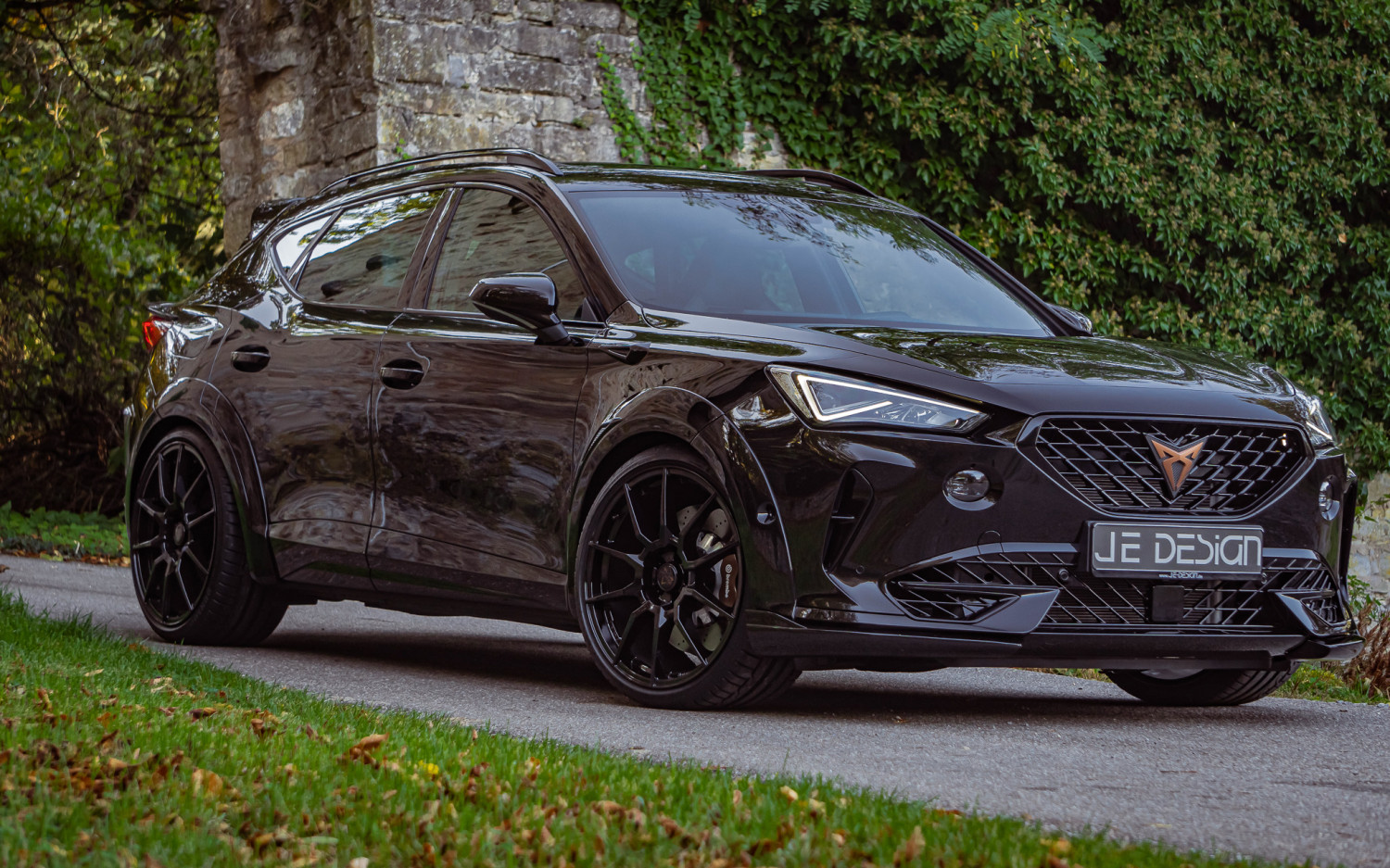 SHOWCAR Cupra Formentor KM VZ WIDEBODY midnight black metallic