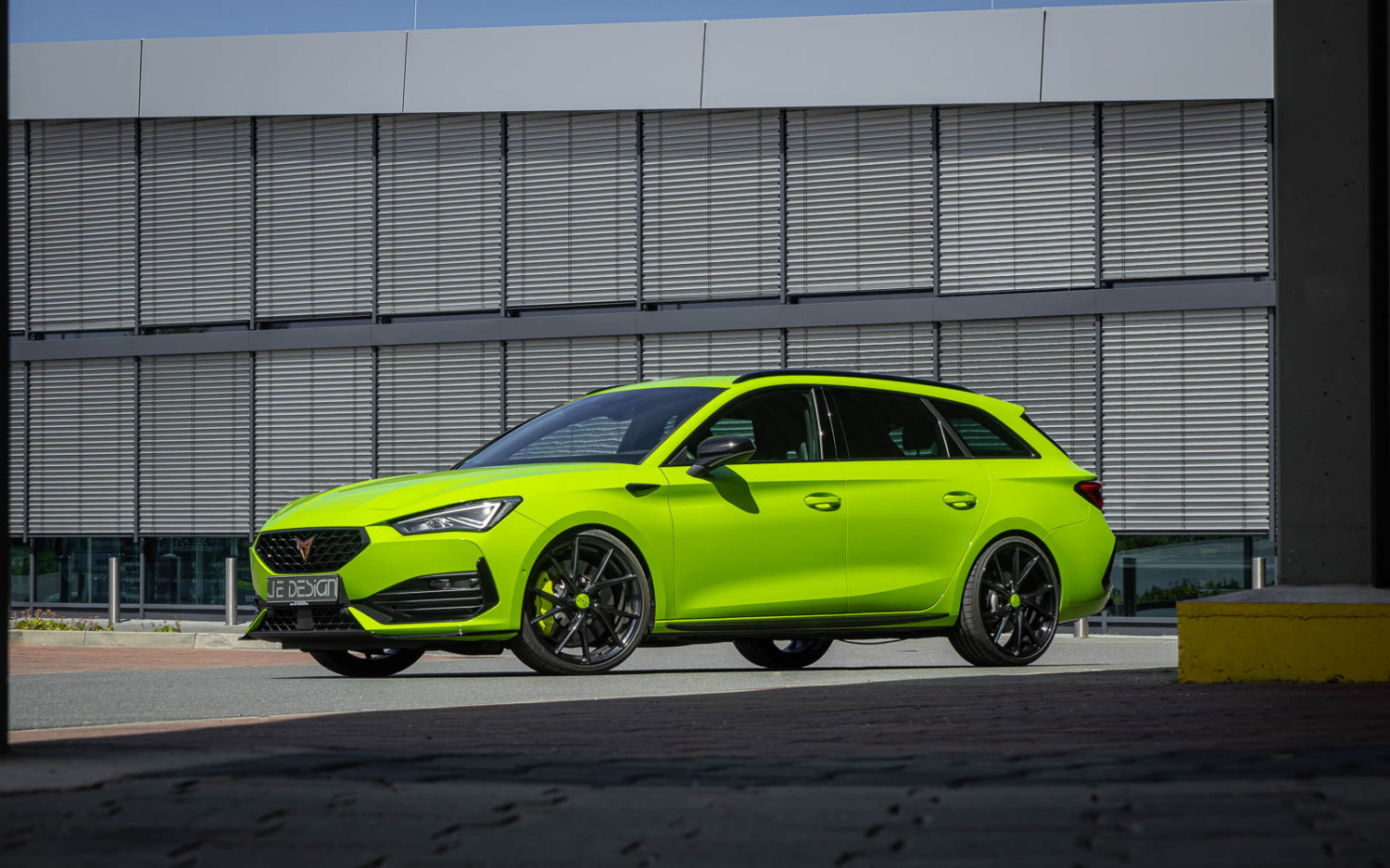 SHOWCAR: Cupra Leon KL VZ Sportstourer STREET-RACE mean green