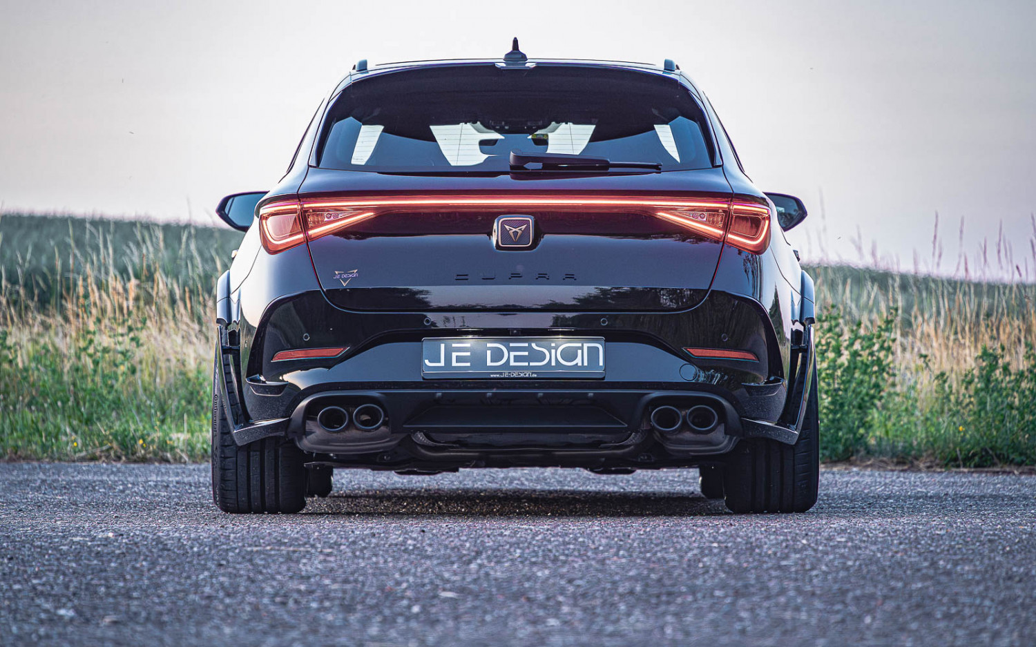 05_JE_DESIGN_Cupra_Leon_KL_ST_Midnight_Schwarz_Metallic_WIDEBODY_RS_20_Zoll_Perfromance_Felge_Tieferlegung_LR.jpg
