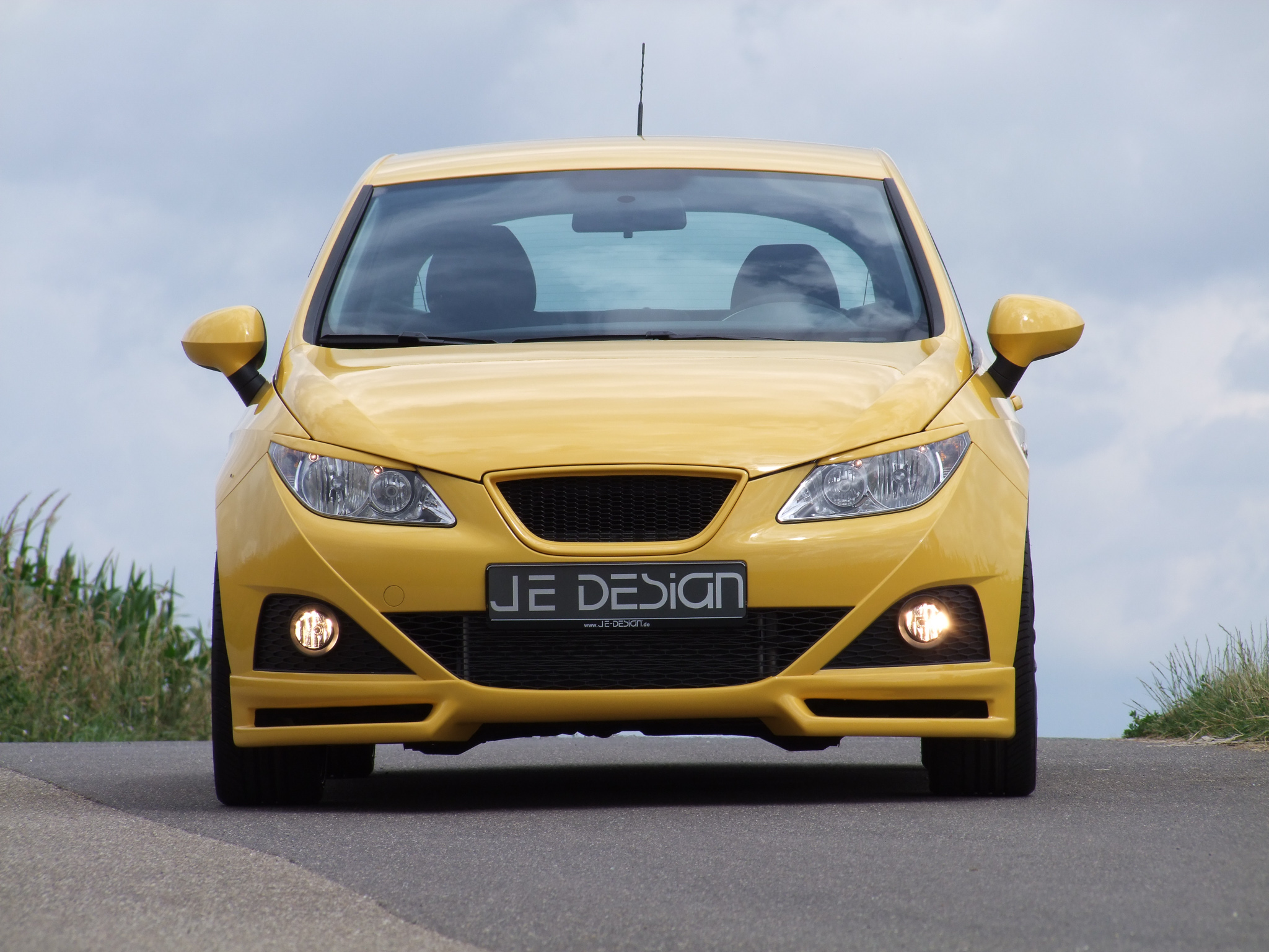 JE DESIGN Seat Ibiza 6J 5-T&uuml;rer Bodykit Frontansicht