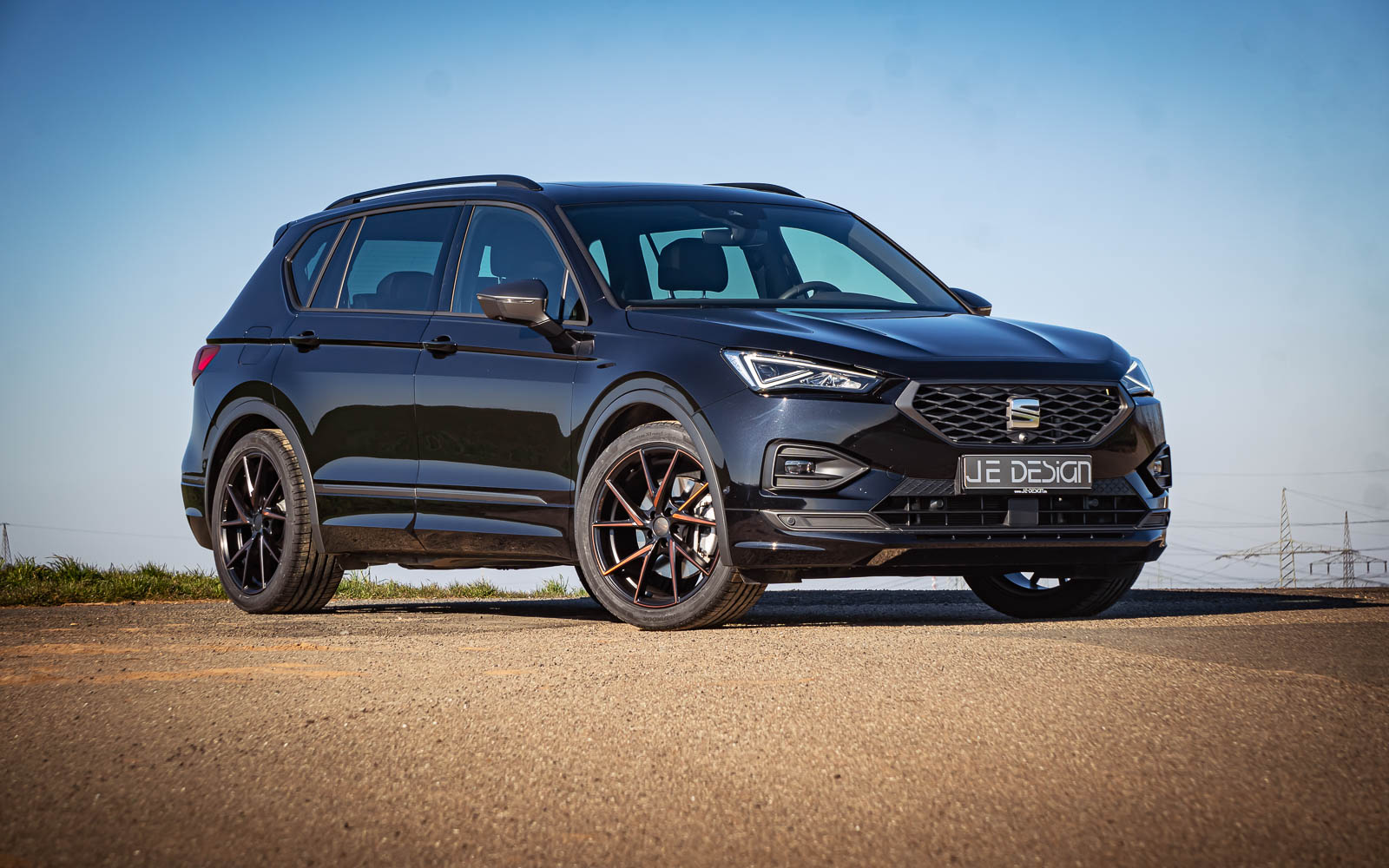 SEAT Tarraco KN schwarzes Zeichen vorne