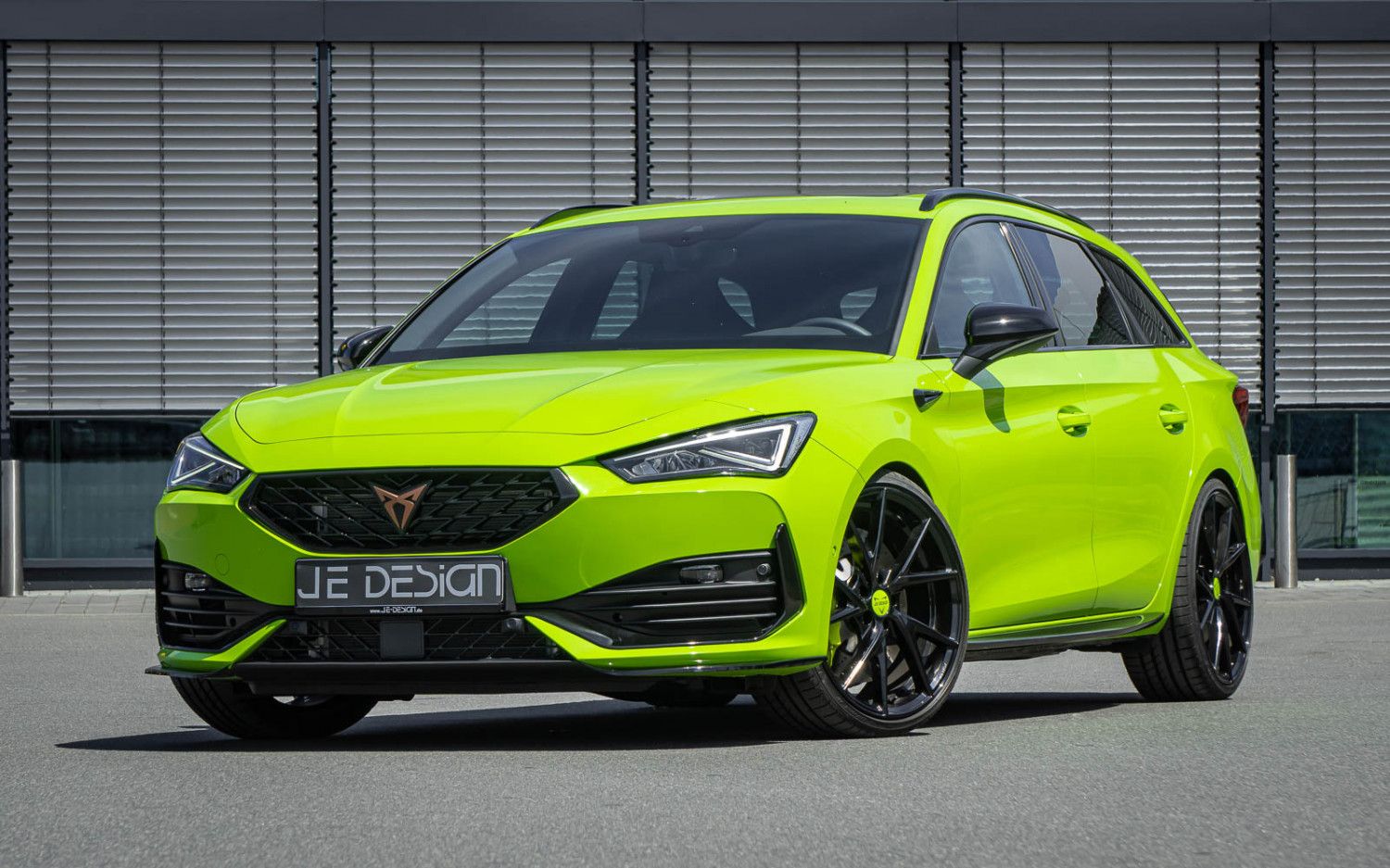 SHOWCAR: Cupra Leon KL VZ Sportstourer STREET-RACE mean green