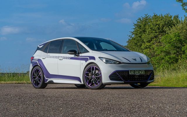 SHOWCAR: Cupra Born K1 Glacial White Purple Edition (EN)