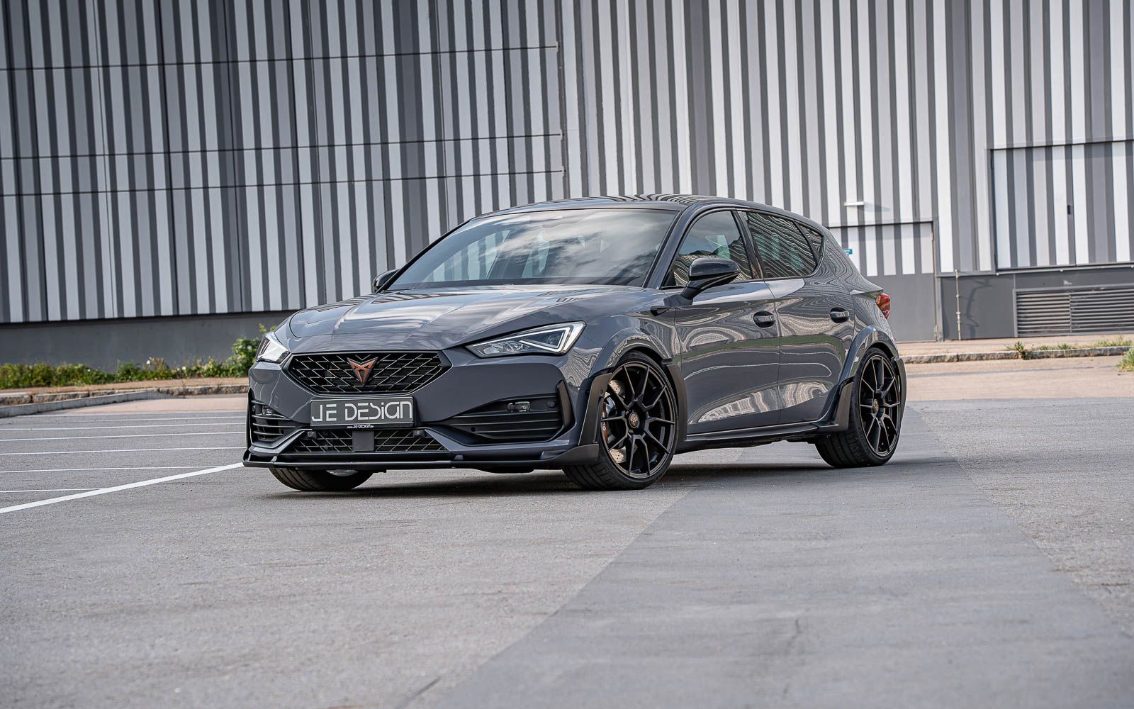 JE DESIGN Cupra Leon KL Hatchback Widebody RS - Breitbau-Kit - Frontansicht