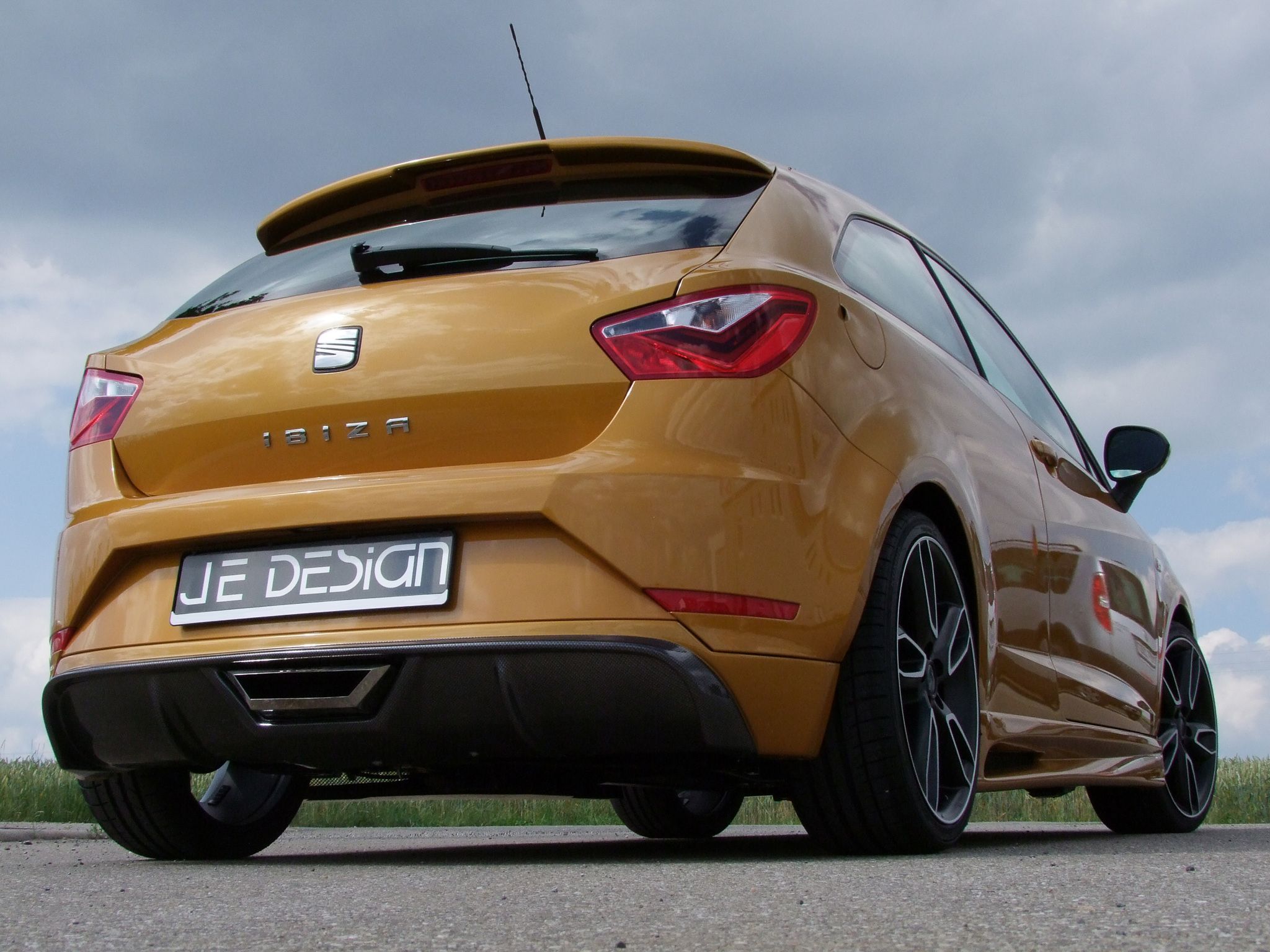 JE DESIGN Seat Ibiza 6 J SC Facelift Nicht FR Heckdiffusor Gold 04