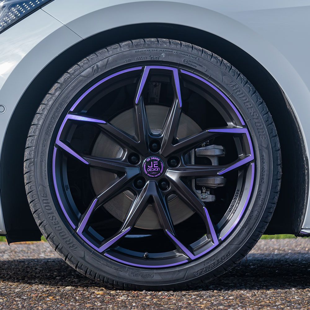 20 Zoll Lucca Felge Purple auf Cupra Born in weiss