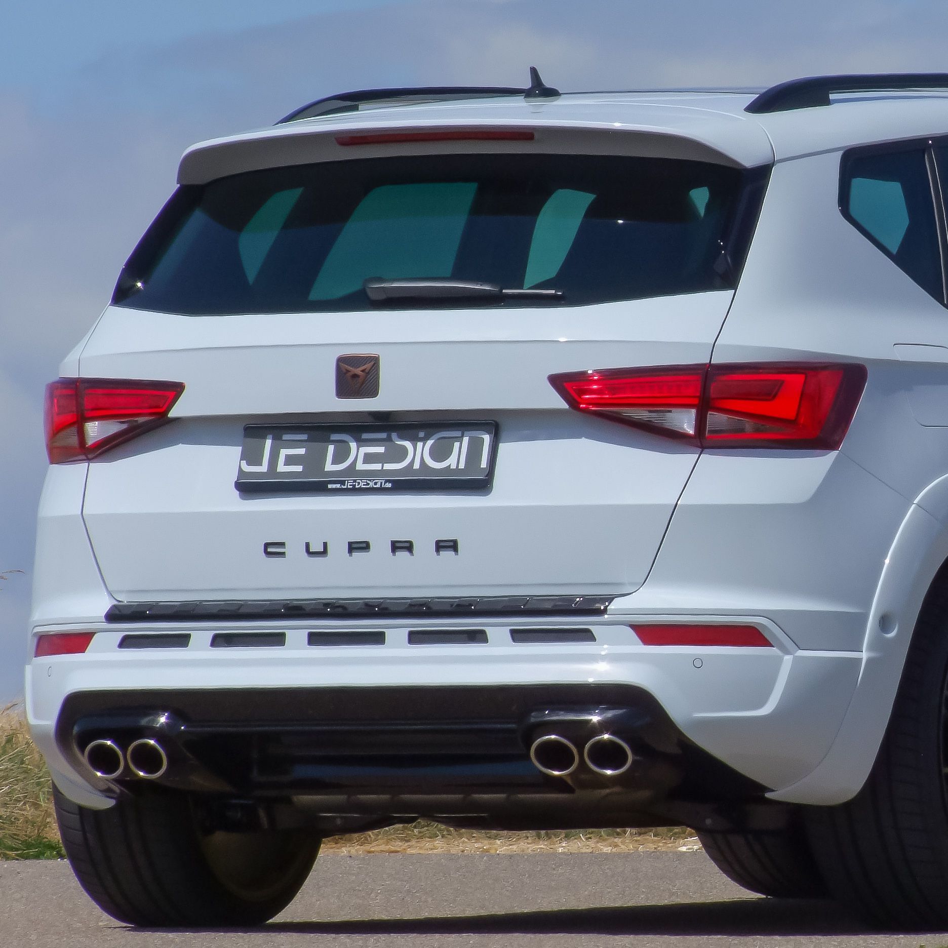 JE DESIGN Cupra Ateca 5 FP Ladekantenschutz in Schwarz