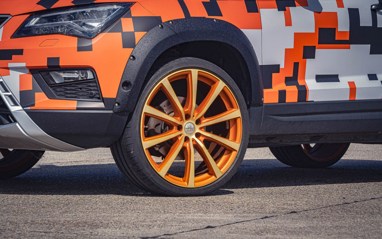 SHOWCAR: Seat Ateca 5FP All-Terrain Orange-Camo (EN)