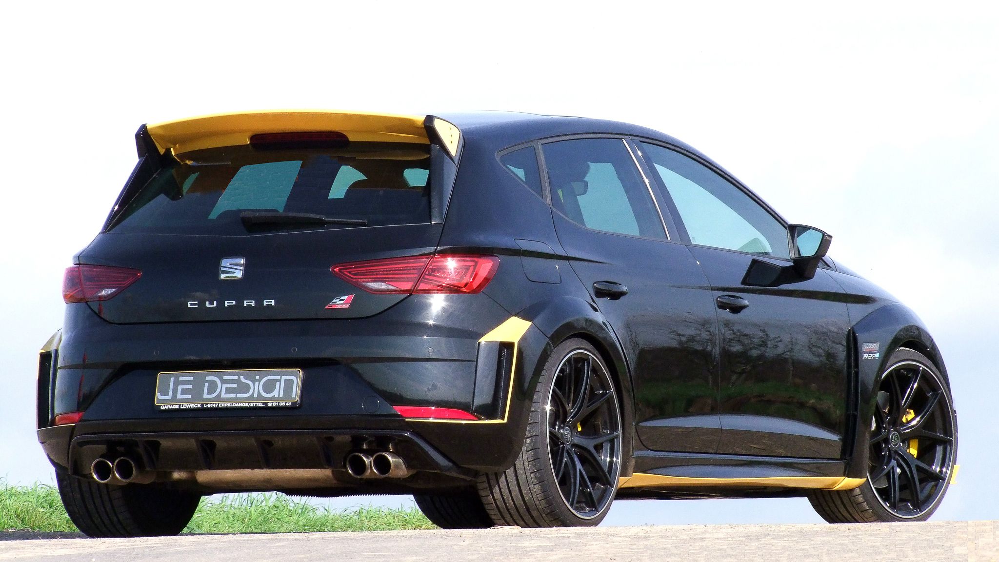 JE Design's Wide-Bodied Seat Leon Cupra 300 Is All Show, No Extra Go